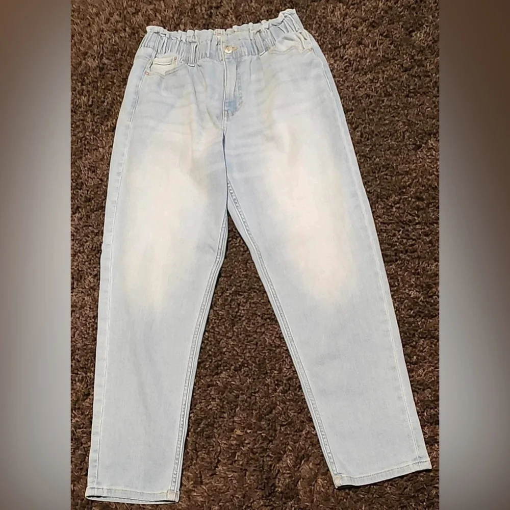 TRUE Craft Light Wash Some Distress Size 7 High Waisted Mom Jeans - Picture 2 of 12